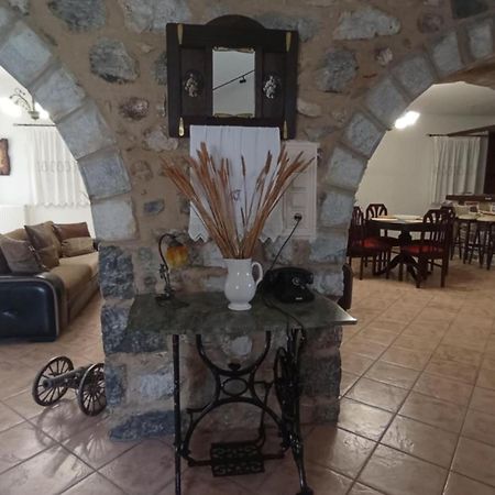 GuestHouse Iris Mystras Extérieur photo