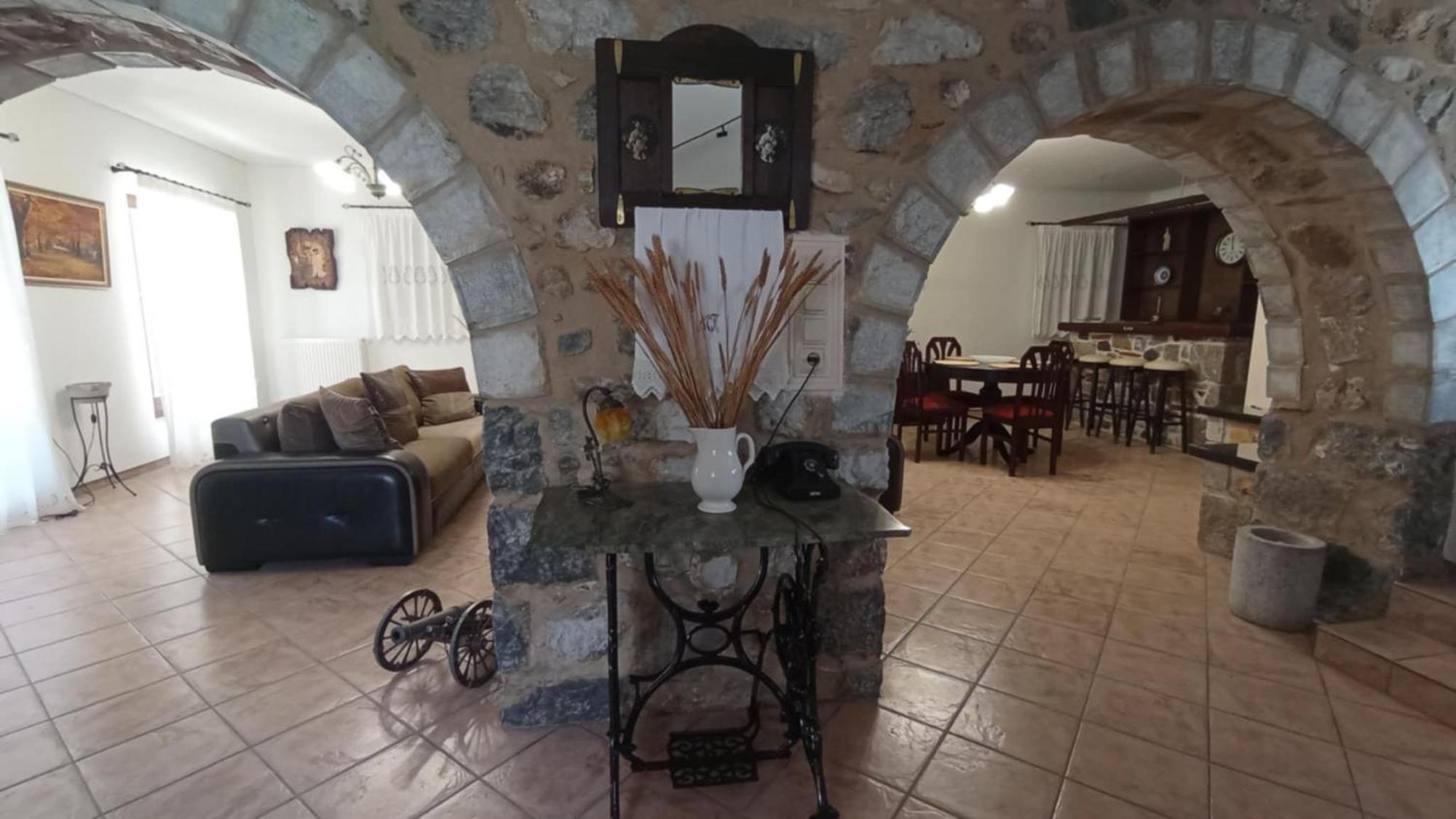 GuestHouse Iris Mystras Extérieur photo
