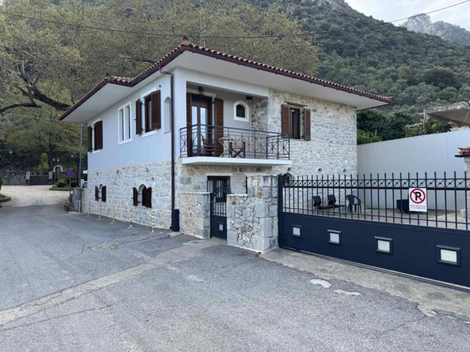 GuestHouse Iris Mystras Extérieur photo