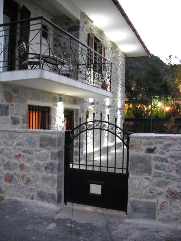 GuestHouse Iris Mystras Extérieur photo