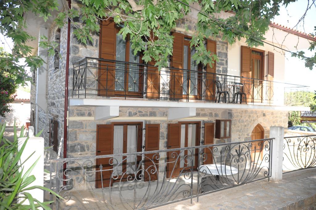 GuestHouse Iris Mystras Extérieur photo